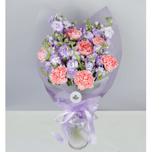 Вдохновение - букет из гвоздики и маттиолы