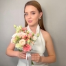 Букет невесты "Элиза" из эустомы, кустовой розы, гиперикума и гвоздик