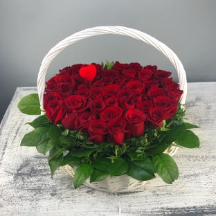 Корзина из 45 красных роз
