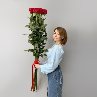 11 красных роз 140 см 