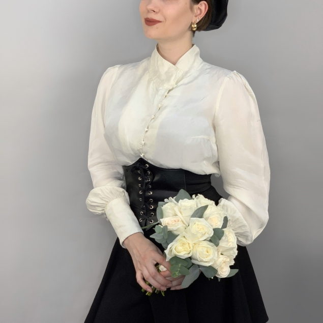 Букет невесты "Бритни" из 15 белых пионовидных роз