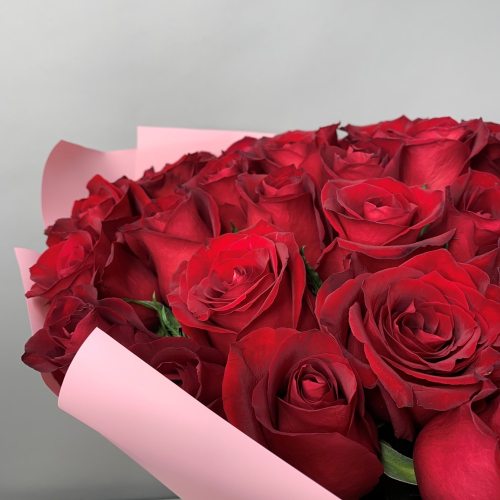 Страстный поцелуй -  51 красная роза