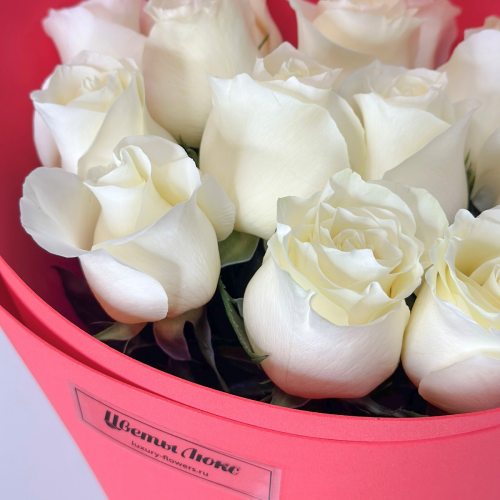 Очаровательный белый -  15 белых роз