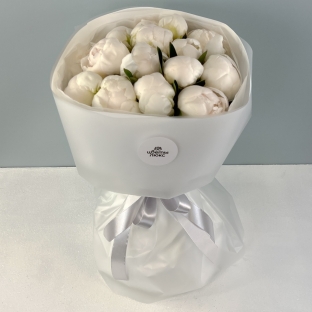 Белые пионы