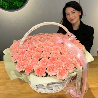 Корзина из 151 нежно-розового диантуса