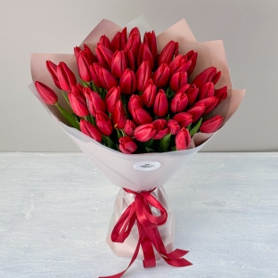 Кармен - 51 красный тюльпан