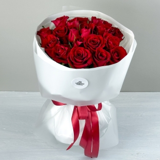 Букет из 19 красных роз