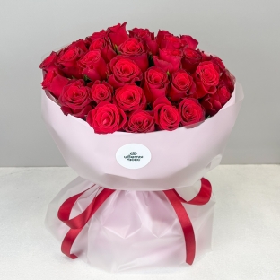 35 красных кенийских роз