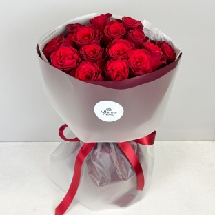 15 красных кенийских роз