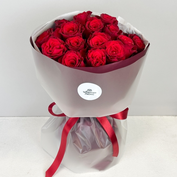 15 красных кенийских роз