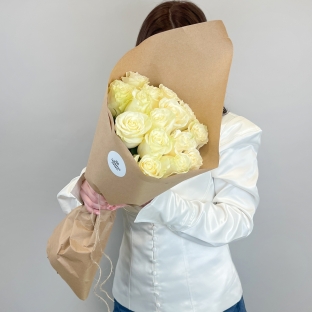 Охапка белых роз - 15 штук