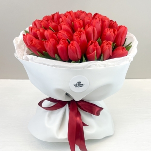 Кармен - 51 красный тюльпан