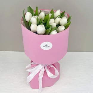Букет Леди в белом - 15 белых тюльпанов